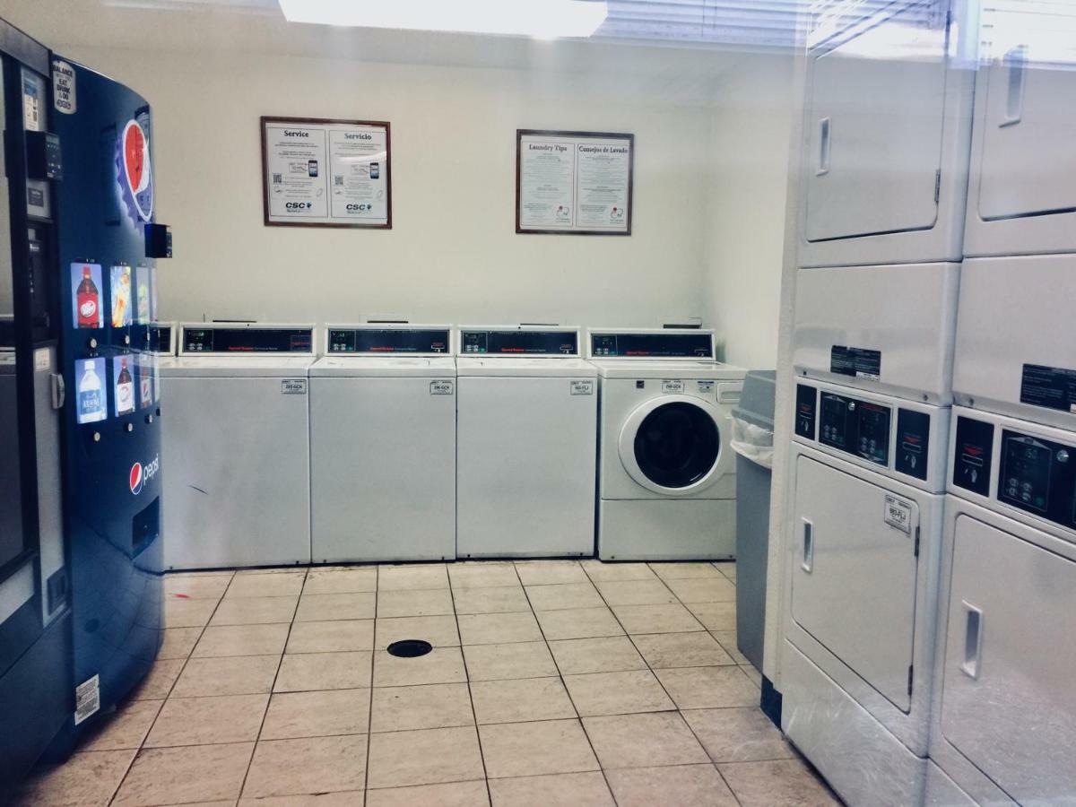 Intown Suites Extended Stay Jacksonville Fl St Johns Bluff Rd מראה חיצוני תמונה